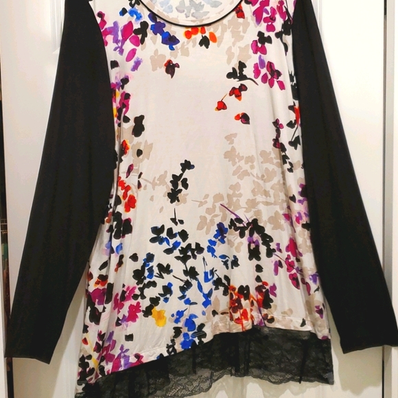 Gorgeous Lori Goldstein tunic